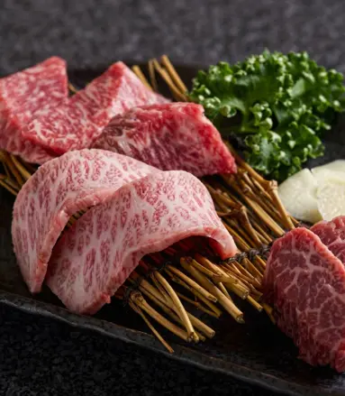 味鉄厳選の最高級神戸牛の焼肉盛り合わせ